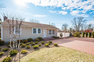 1006 Merriam Rd, Bay Shore, NY 11706