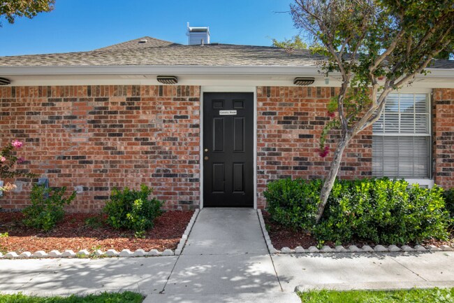 2010 Estrada Pkwy unit 2-208, Irving, TX 75061 - photo 6