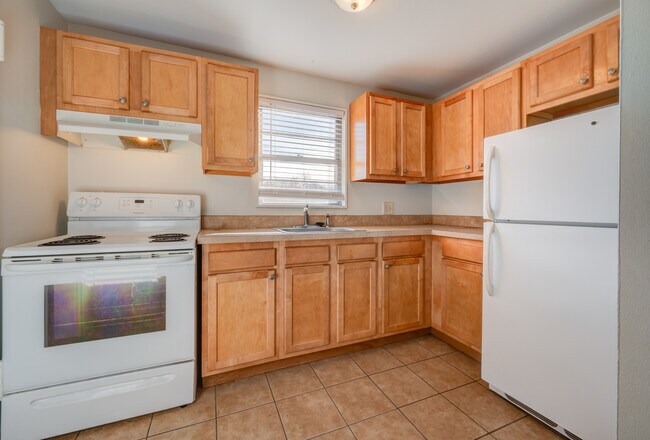 103 Cooper Hill St unit 13, Manchester, CT 06040 - photo 5