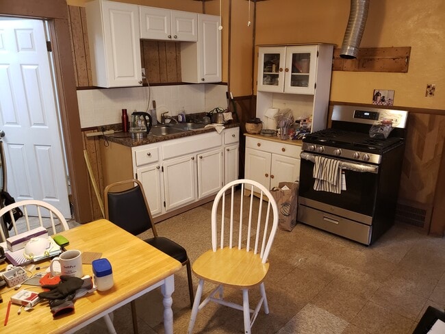 1366 E 45th St, Cleveland, OH 44103 - photo 5