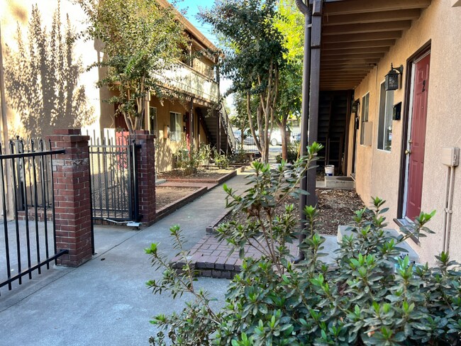1916 7th St unit M, Sacramento, CA 95811 - photo 2