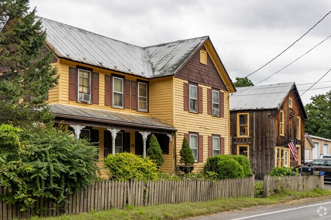 Farmhouses are also available to live in Rochester.