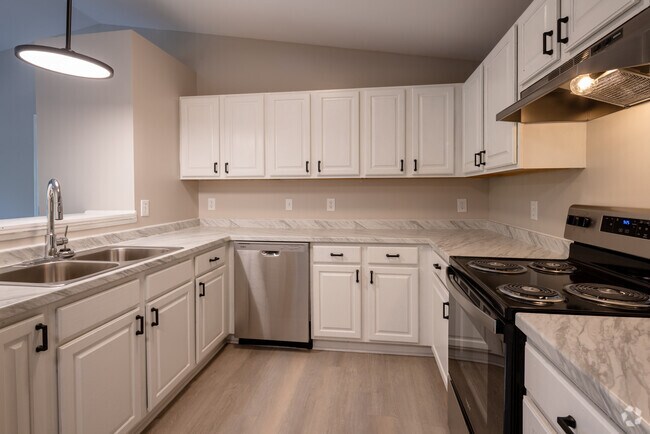 2BR, 2BA - 975SF - Kitchen