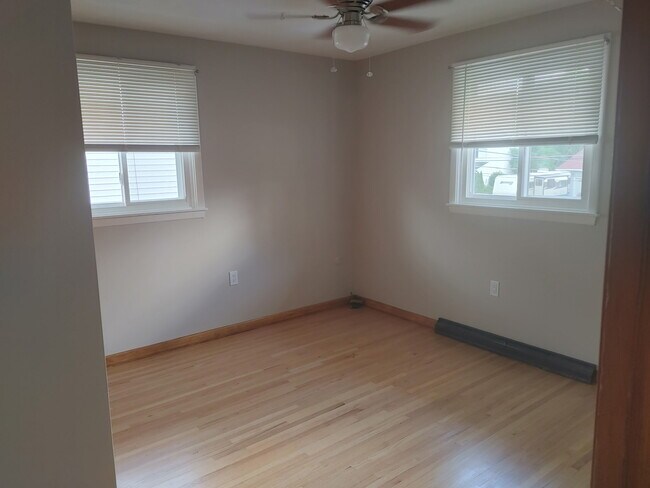 2718 Stenzel Ave unit Upper Stenzel, North Tonawanda, NY 14120 - photo 5