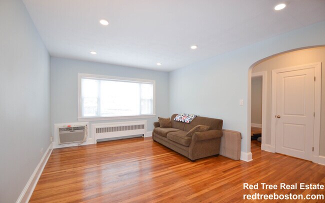 142 Salisbury Rd unit 1, Brookline, MA 02445 - photo 5