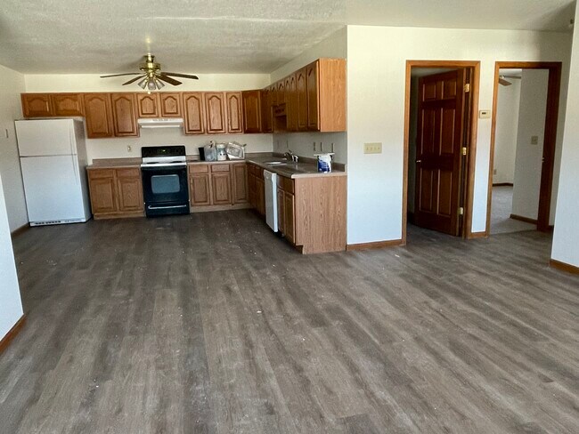 3015 Harmony Ln unit 104, Muscatine, IA 52761 - photo 4