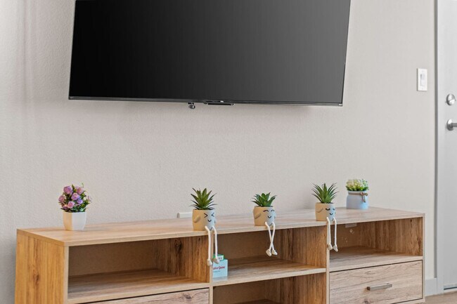 711 W Broadway Rd unit ID1366963P, Tempe, AZ 85282 - photo 2