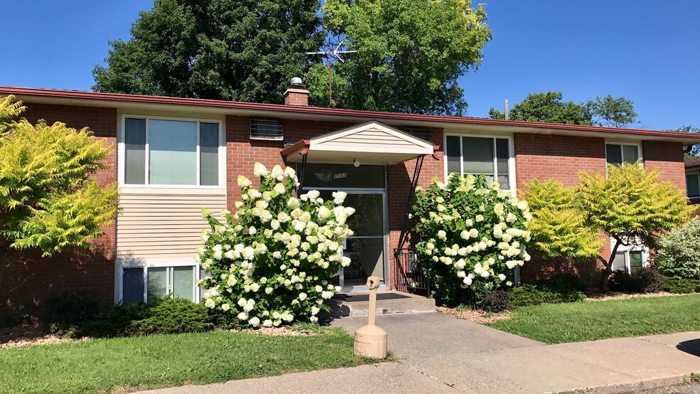 2112 Spring St unit 3, Hastings, MN 55033 - photo 1
