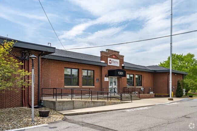 Rhema Christian School is a private school alternative in the Moon Area School district.