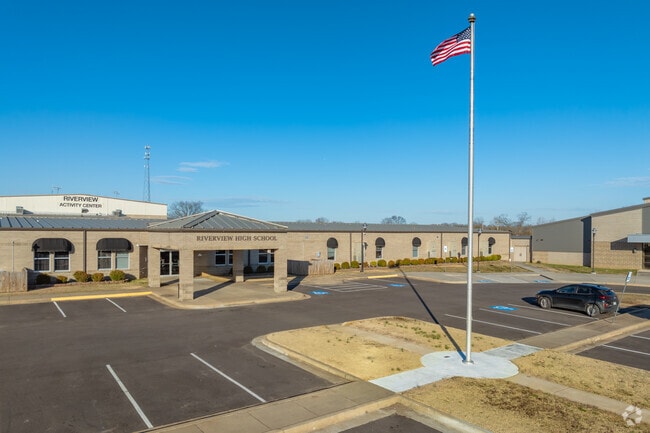 Riverview High School in Searcy maintains a student-teacher ratio of 8:1.