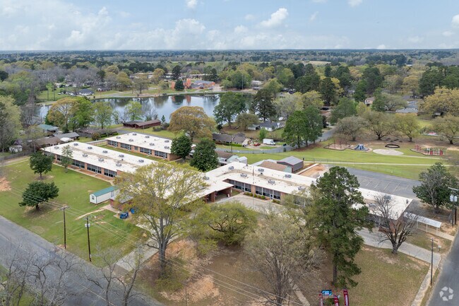 E.S. Richardson Elementary School earned a C+ from Niche.