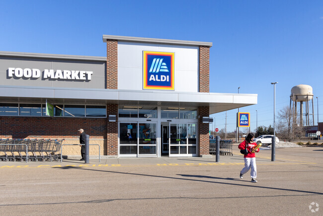 Roscoe residents have a variety of grocery options in the area, including Aldi.