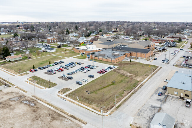 Papillion Middle School is located right next to Halleck Park.