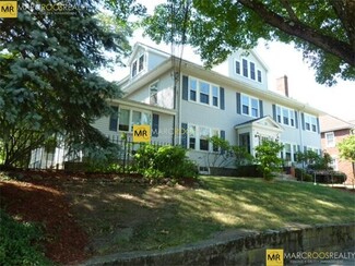 25 Crosby Rd Unit 2, Chestnut Hill, MA 02467