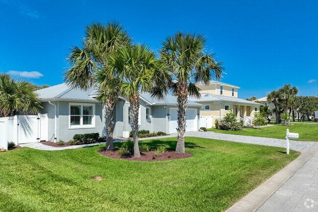 Single story ranch style homes with yards are popular in Ponce Inlet.