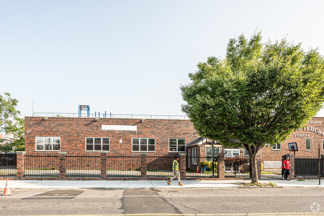 Gesher Yehuda serves students in grades K-12 in Brooklyn.