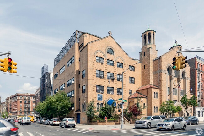 Washington Heights Hellenic has a private elementary school located in New York for young kids.