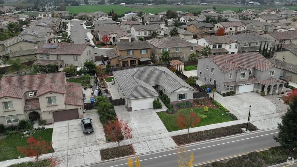 1730 W Woodward Ave, Manteca, CA 95337 - photo 2