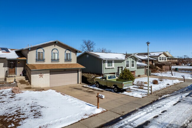 There are a variety of homes in Utah Park.