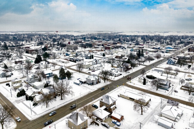 On average, New Hampton locals can expect about 38.5 inches of snow each year.