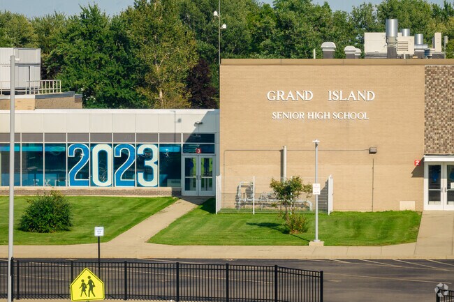 Grand Island Senior High School serves over 1000 students in grades 9 to 12.