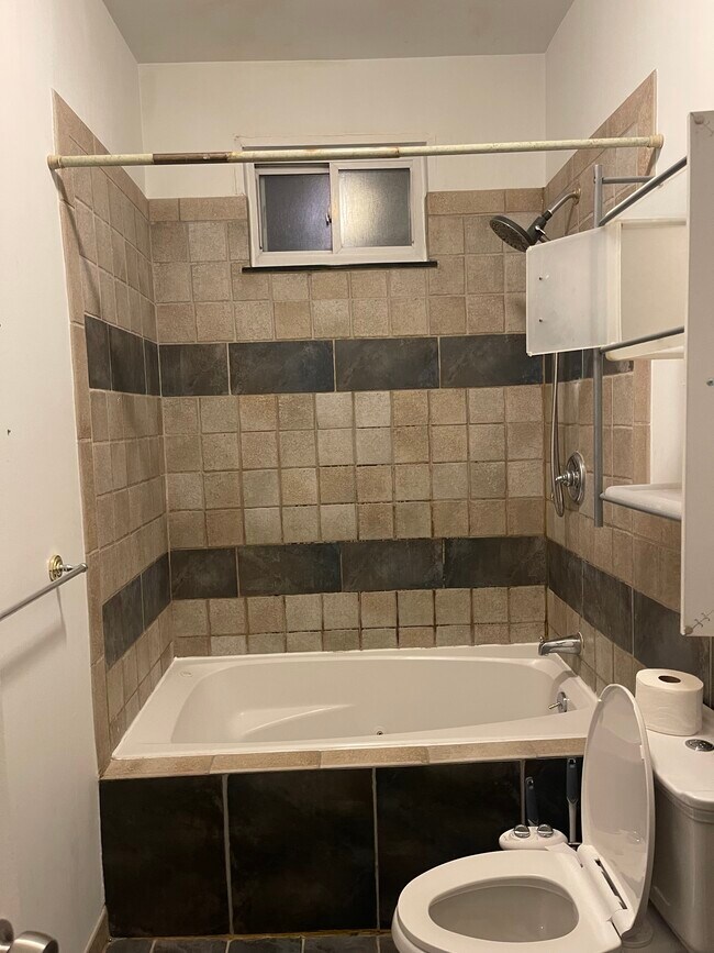 3968 W 8th St unit 3968 w 8th Loft, Cincinnati, OH 45205 - photo 5