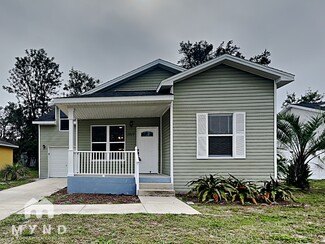 3217 Spooner Dr, Plant City, FL 33563