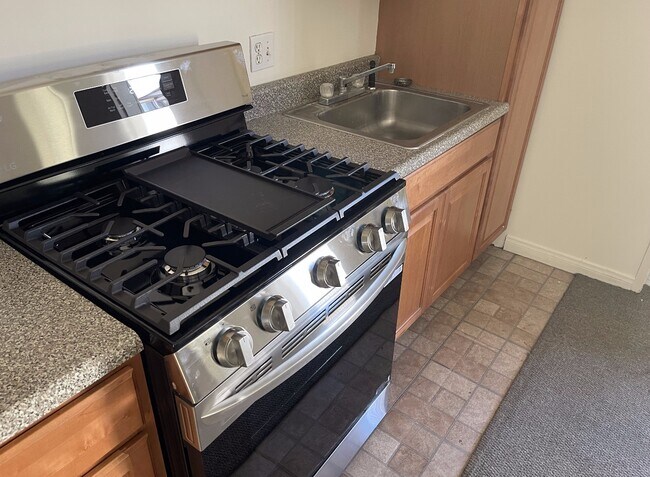 3525 S Budlong Ave unit 3525, Los Angeles, CA 90007 - photo 5