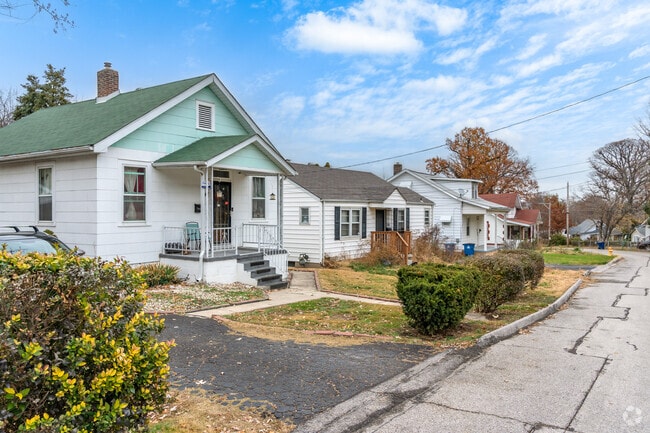 There are a variety of home types in the Riverview neighborhood including bungalows.