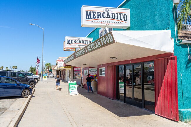 El Mercadito serves burritos, breakfast dishes and beer.