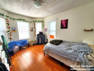 385 Pond Ave, Brookline, MA 02445