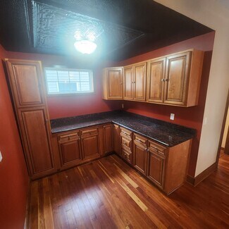 807 Starkweather Ave, Cleveland, OH 44113