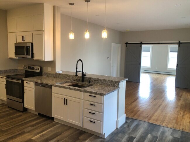 556 Water St unit 2, Gardiner, ME 04345 - photo 6