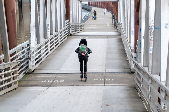 You will find brave rollerbladers enjoying themselves in Grant Park's neighborhood.