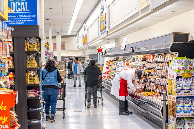 Safeway is a popular shopping spot on Jackson street in the Santa Clara neighborhood.