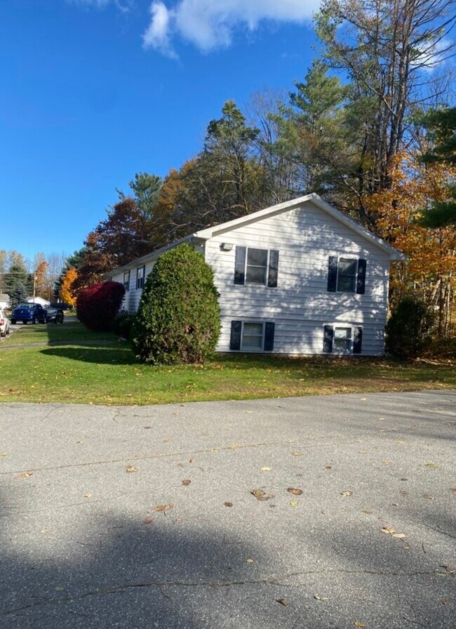 325 Main St Unit 1, Winthrop, ME 04364