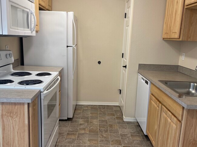 2619 NE Halsey St unit 7, Portland, OR 97232 - photo 4