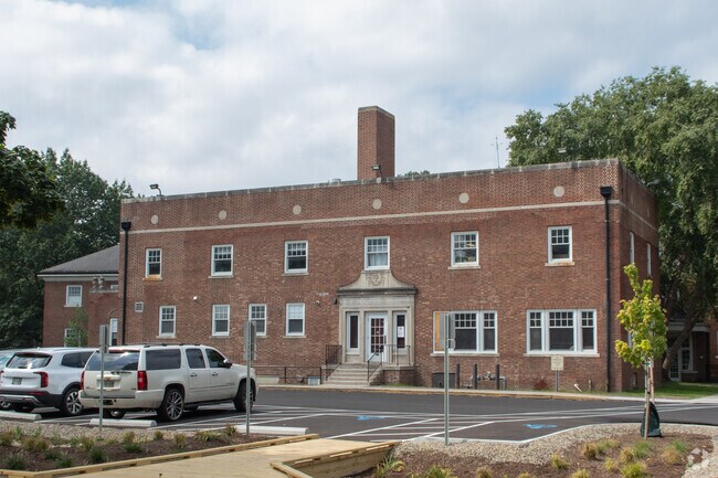 Stonebrook Montessori provides private education in the neighborhood of
Glenville