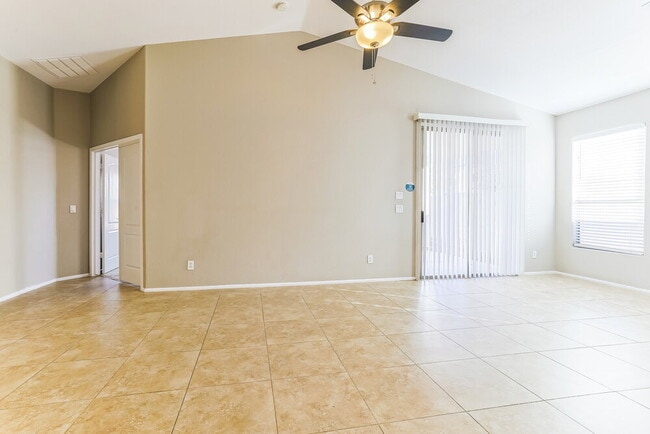 672 E Lovegrass Dr, San Tan Valley, AZ 85143 - photo 3