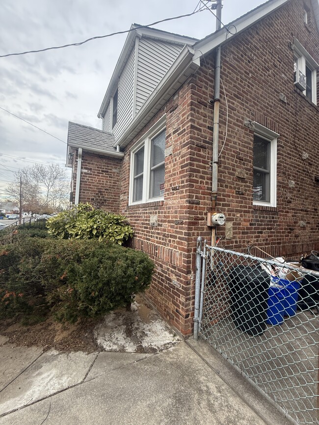 101 N Waldinger St, Valley Stream, NY 11580 - photo 2