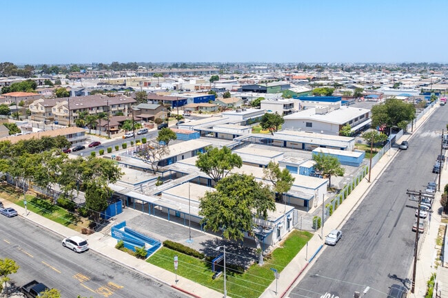 Normont Elementary School has a total of 279 students.