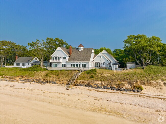 Homes along the beach with a beach front view are in this neighborhood.