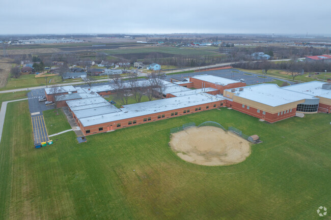 The courses at Richland Jr High School encourage critical thinking and creativity.