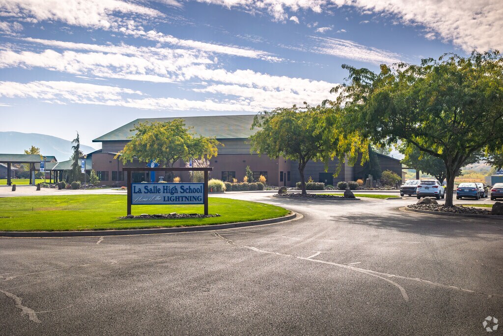 La Salle High School has a dedicated student drop-off zone.