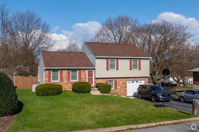 Split homes with generous yard size are a delight to come home to in Oberlin.