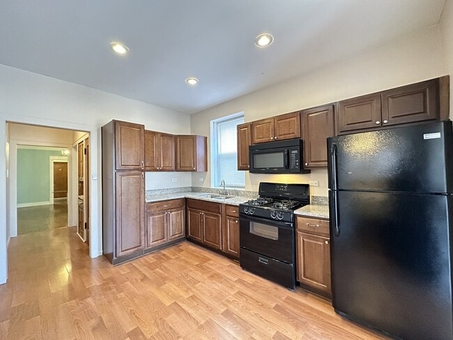 5023 N Ridgeway Ave unit J02P, Chicago, IL 60625 - photo 2