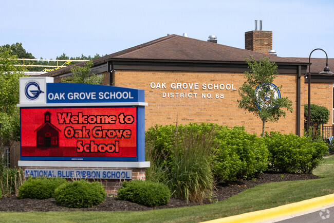 Oak Grove Elementary School is located in Libertyville, Illinois.