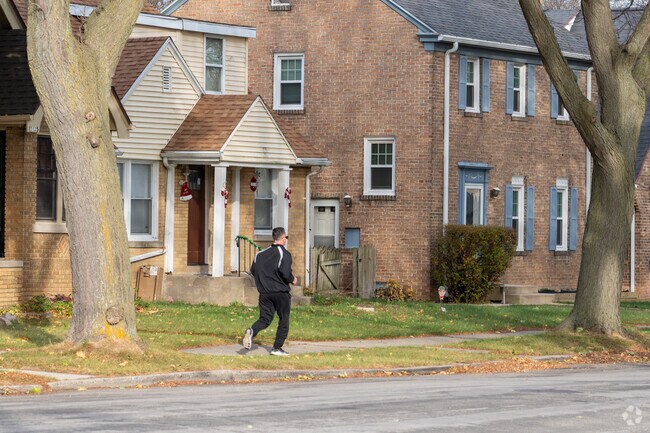 Sunset Heights tree-lined paths make for the perfect jogging route.