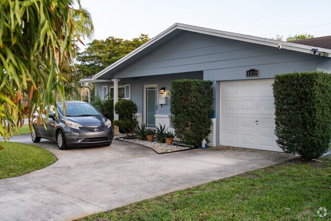 The beautiful homes in Hollywood Hills are well maintained by residents.