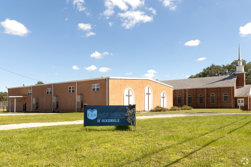 Crossroads School - Arlington Campus provides private education in 
Brack Ridge.